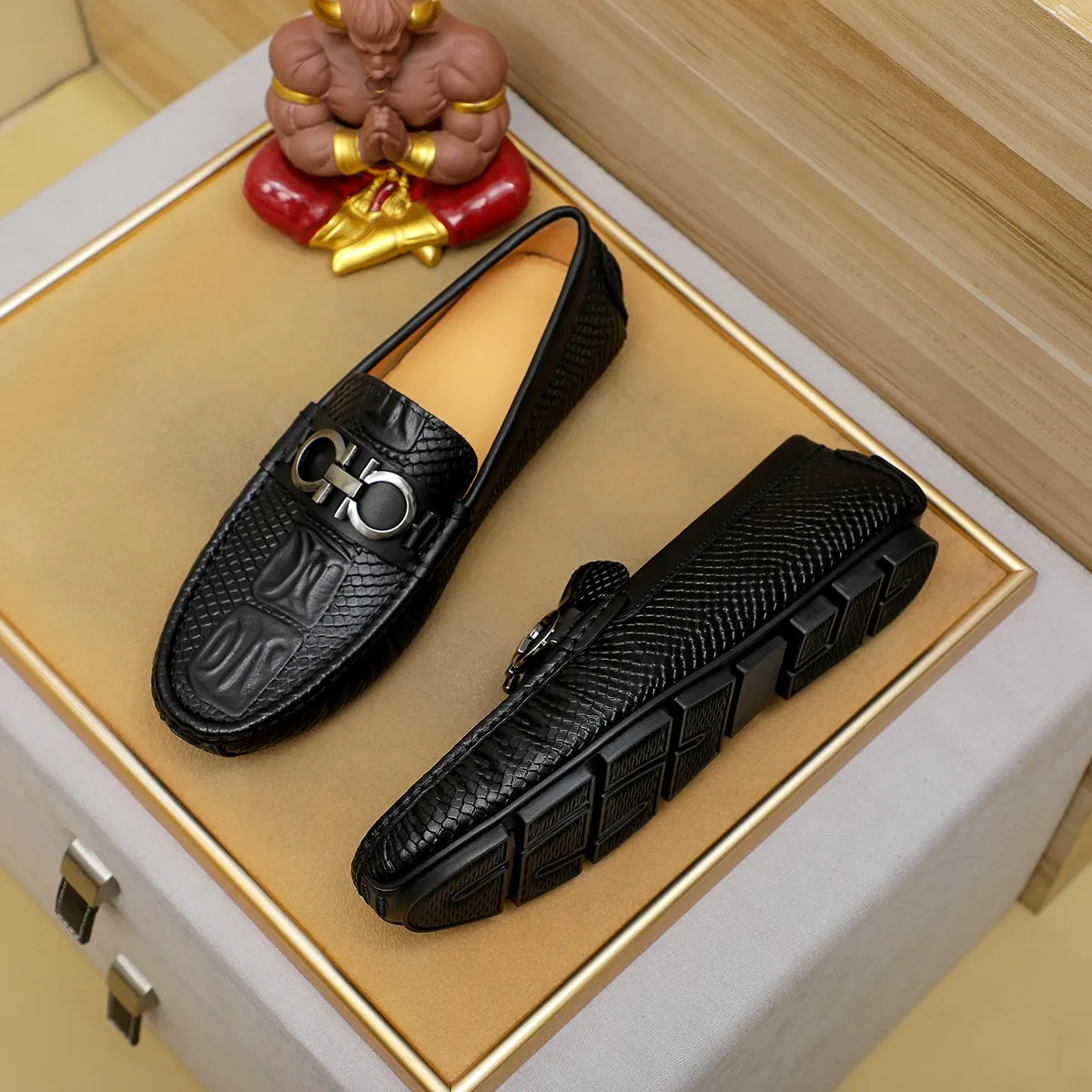 Men's shoes 💰360 🕷🕷【Ferragamo】Ferragamo Popular fashionable casual slip-on shoes🇨🇳Official website counter 1:1 production, original mold opening💯Good quality visible, imported high-end first-layer calfskin, luxurious pigskin lining🌿Very clear texture, high-quality waterproof, non-slip and wear-resistant outsole🎋High quality and low price, truly handmade🍓Color, code number 38-45